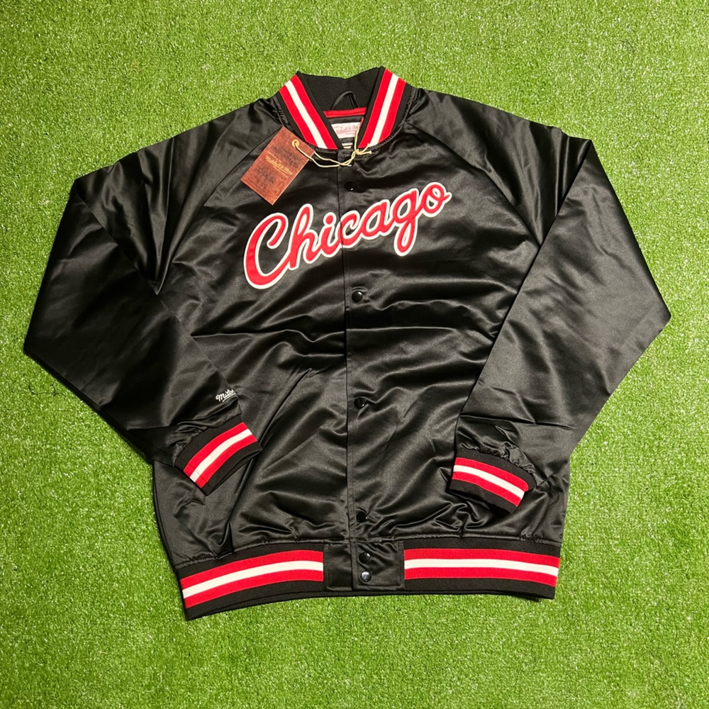 Chicago Bulls Mitchell & Ness Retro Jacket Size Large MSRP $120